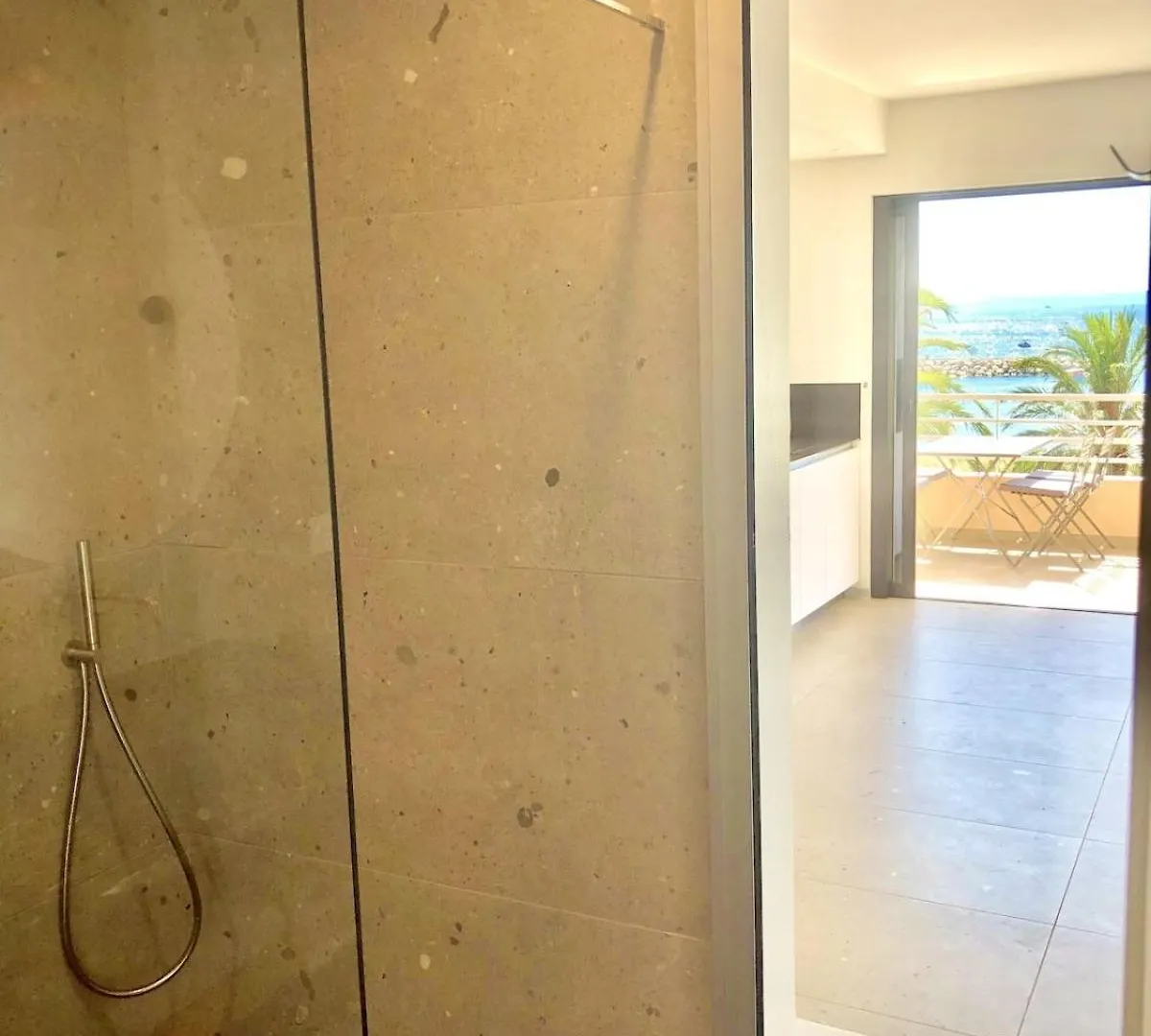 Apartment Appartement T3 Lumineux Traversant Totalement Neuf En Face De La Plage Front De Mer Vue Sur Les Iles Vue Mer Panoramique Assuree Residence De La Plage Centre Ville Du Lavandou 3Eme Etage Avec Ascenseur Appartement T3 Le Lavandou