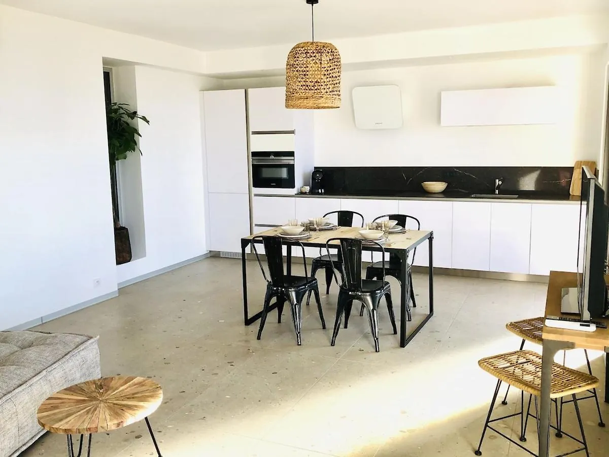 Appartement T3 Lumineux Traversant Totalement Neuf En Face De La Plage Front De Mer Vue Sur Les Iles Vue Mer Panoramique Assuree Residence De La Plage Centre Ville Du Lavandou 3Eme Etage Avec Ascenseur Appartement T3 Le Lavandou