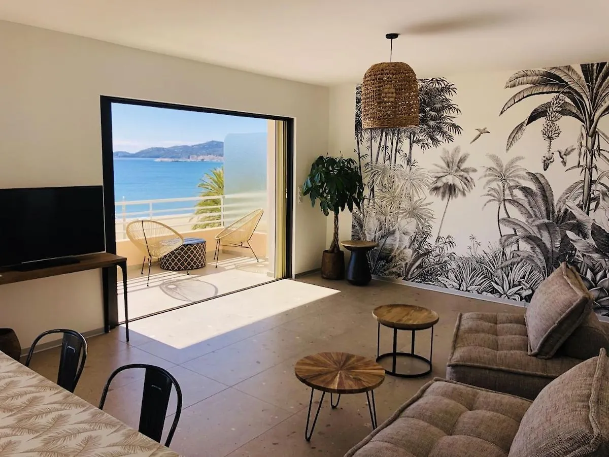 Appartement T3 Lumineux Traversant Totalement Neuf En Face De La Plage Front De Mer Vue Sur Les Iles Vue Mer Panoramique Assuree Residence De La Plage Centre Ville Du Lavandou 3Eme Etage Avec Ascenseur Appartement T3 Le Lavandou France
