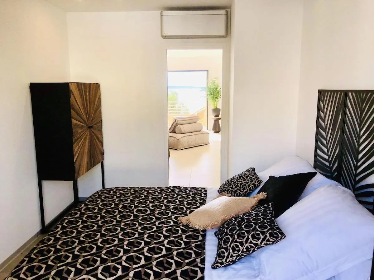 Appartement T3 Lumineux Traversant Totalement Neuf En Face De La Plage Front De Mer Vue Sur Les Iles Vue Mer Panoramique Assuree Residence De La Plage Centre Ville Du Lavandou 3Eme Etage Avec Ascenseur Appartement T3 Le Lavandou Apartment