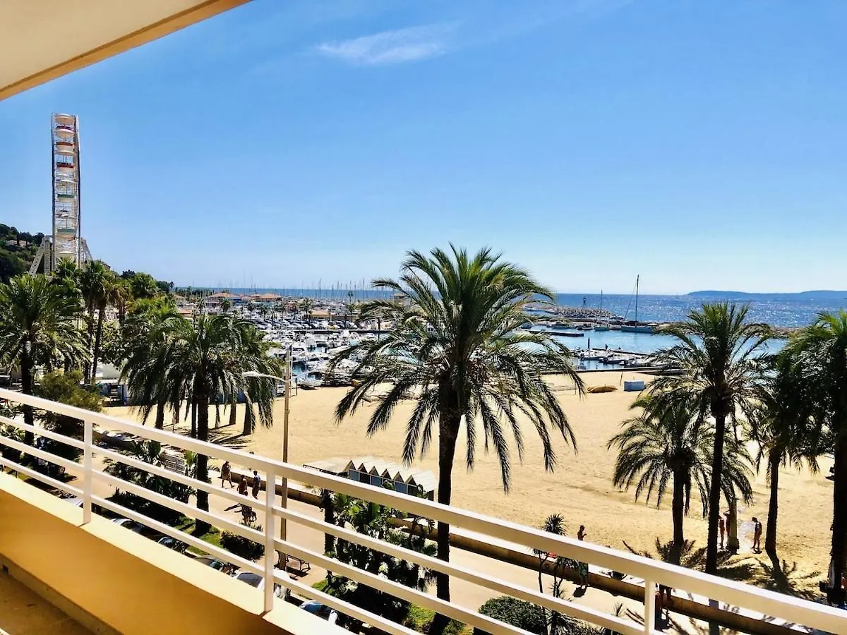 Appartement T3 Lumineux Traversant Totalement Neuf En Face De La Plage Front De Mer Vue Sur Les Iles Vue Mer Panoramique Assuree Residence De La Plage Centre Ville Du Lavandou 3Eme Etage Avec Ascenseur Appartement T3 Le Lavandou 0*,  France