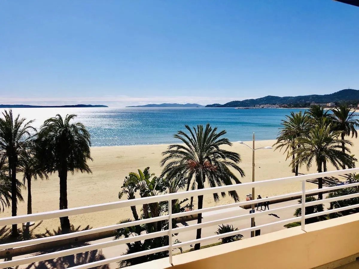 Appartement T3 Lumineux Traversant Totalement Neuf En Face De La Plage Front De Mer Vue Sur Les Iles Vue Mer Panoramique Assuree Residence De La Plage Centre Ville Du Lavandou 3Eme Etage Avec Ascenseur Appartement T3 Le Lavandou France