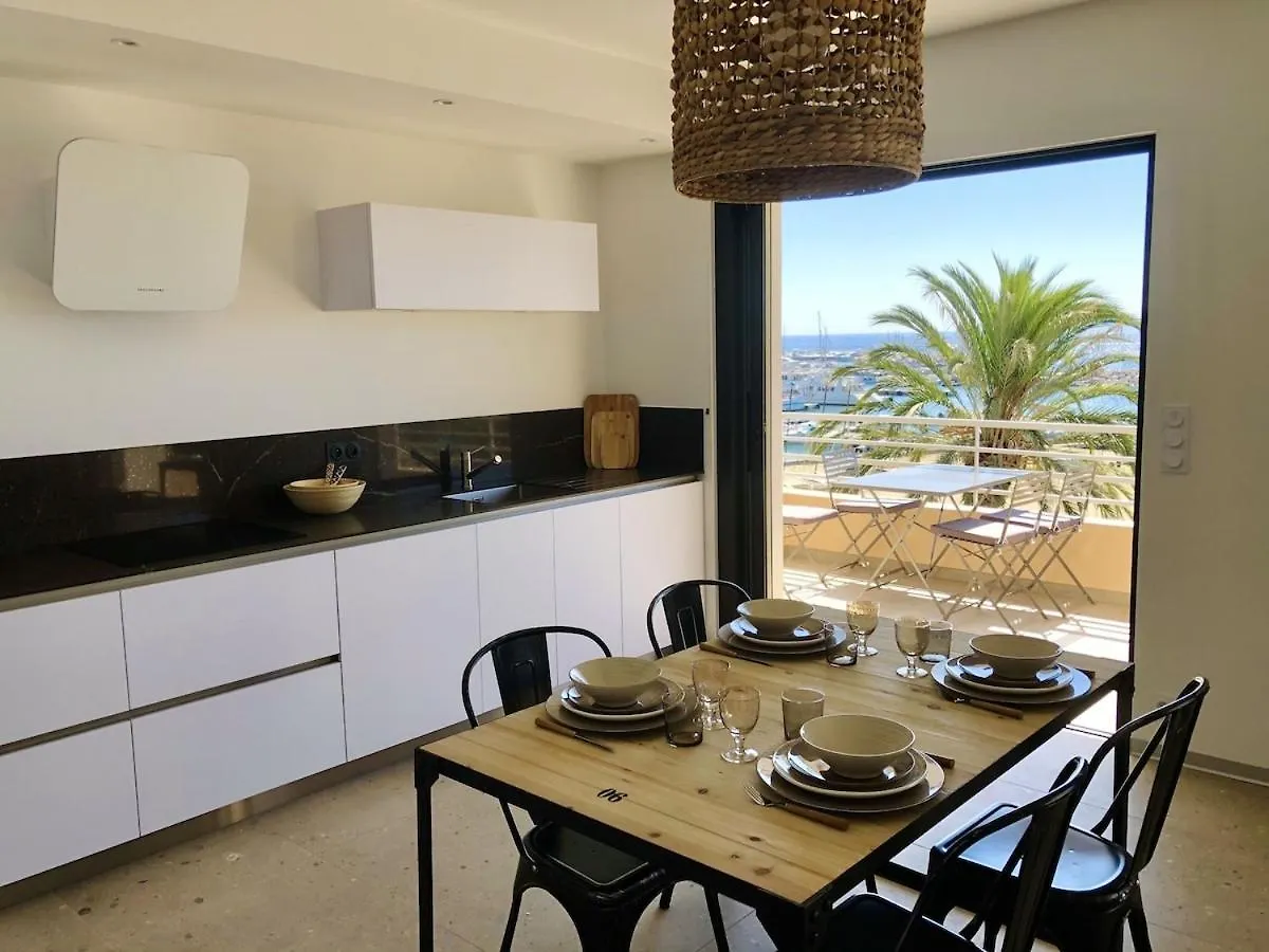 Appartement T3 Lumineux Traversant Totalement Neuf En Face De La Plage Front De Mer Vue Sur Les Iles Vue Mer Panoramique Assuree Residence De La Plage Centre Ville Du Lavandou 3Eme Etage Avec Ascenseur Appartement T3 Le Lavandou
