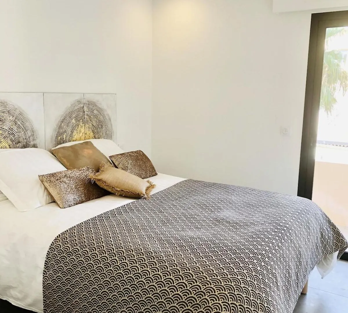 Appartement T3 Lumineux Traversant Totalement Neuf En Face De La Plage Front De Mer Vue Sur Les Iles Vue Mer Panoramique Assuree Residence De La Plage Centre Ville Du Lavandou 3Eme Etage Avec Ascenseur Appartement T3 Le Lavandou France