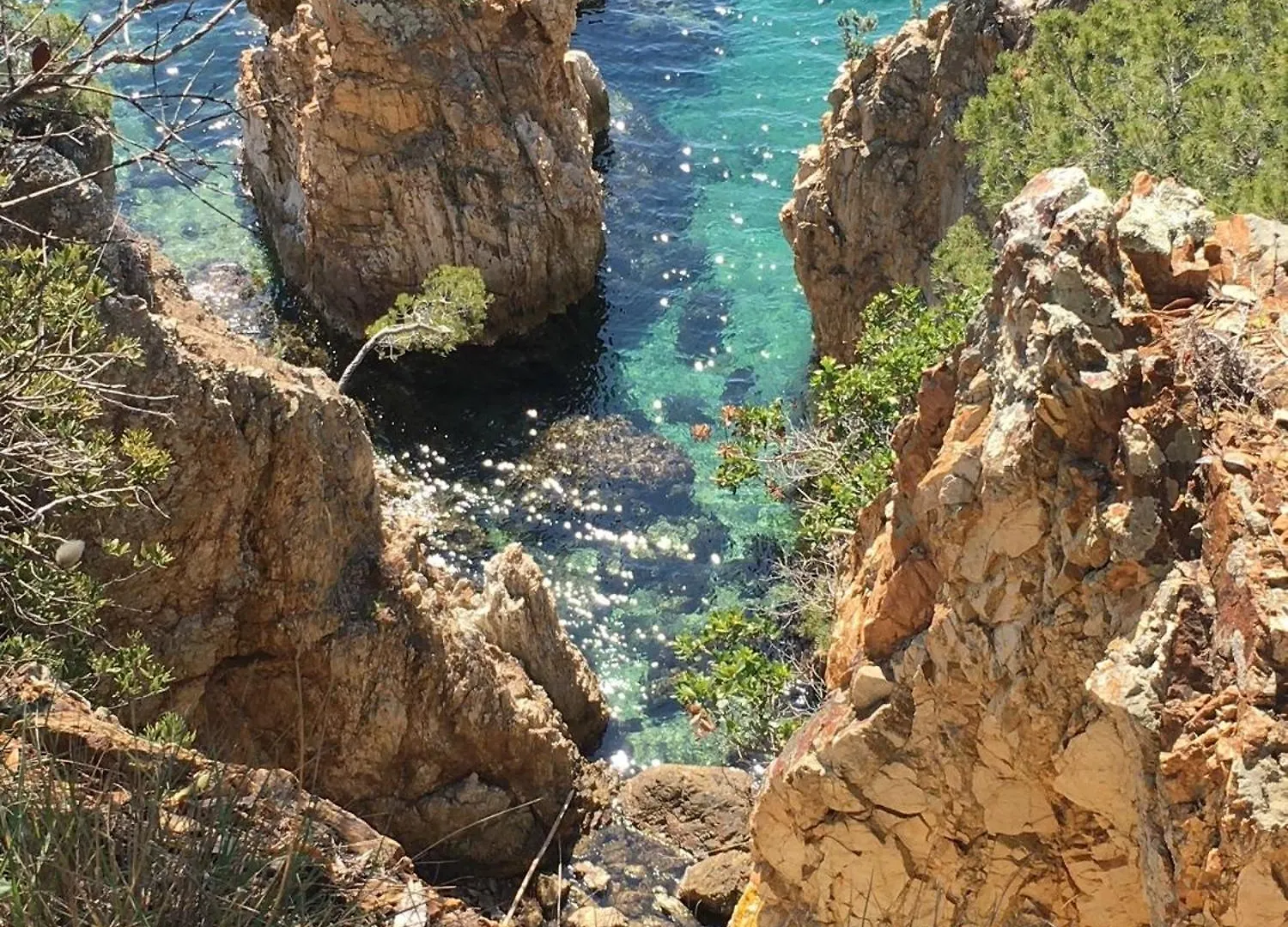 Appartement T3 Lumineux Traversant Totalement Neuf En Face De La Plage Front De Mer Vue Sur Les Iles Vue Mer Panoramique Assuree Residence De La Plage Centre Ville Du Lavandou 3Eme Etage Avec Ascenseur Appartement T3 Le Lavandou 0*,