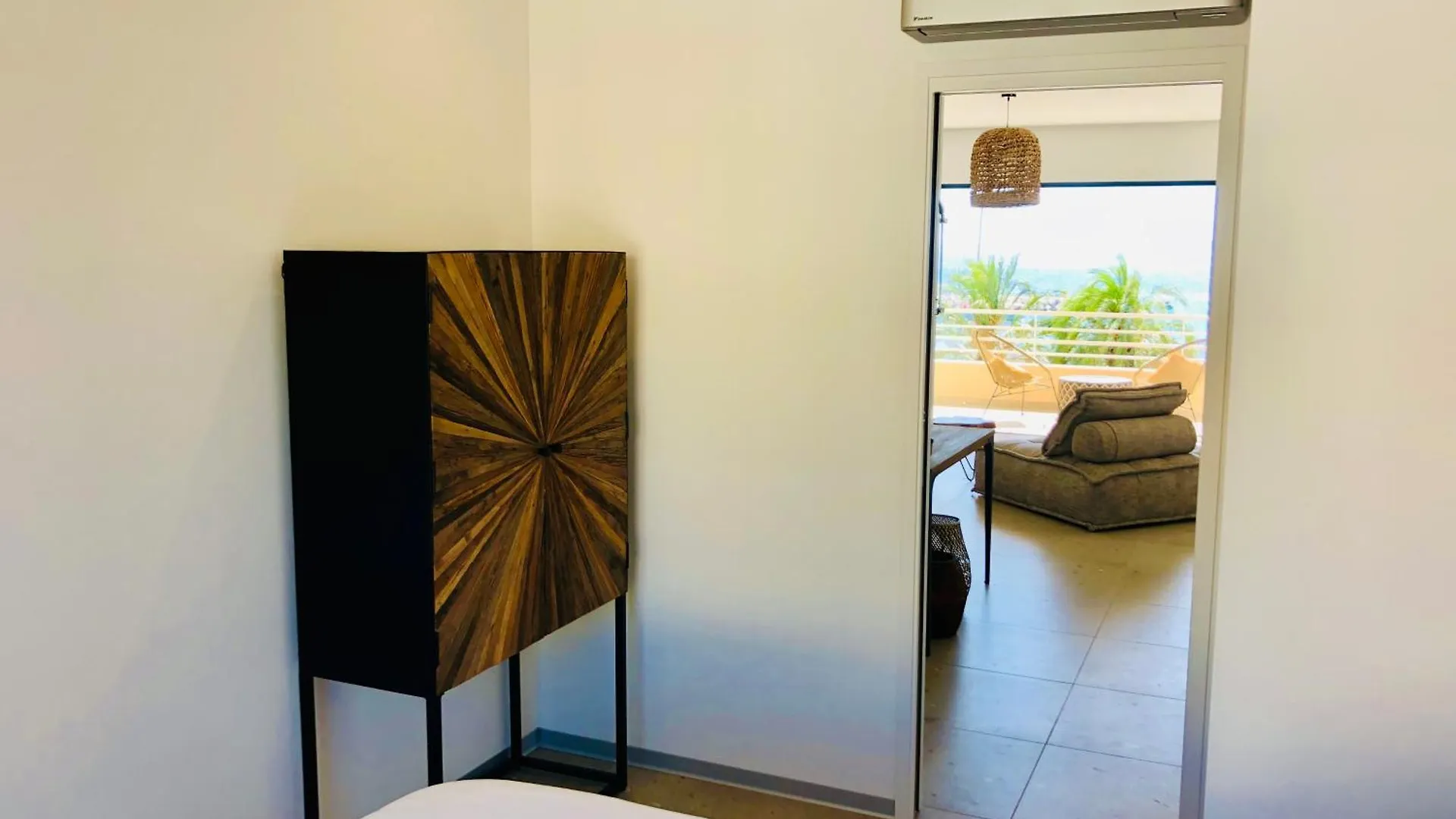 Appartement T3 Lumineux Traversant Totalement Neuf En Face De La Plage Front De Mer Vue Sur Les Iles Vue Mer Panoramique Assuree Residence De La Plage Centre Ville Du Lavandou 3Eme Etage Avec Ascenseur Appartement T3 Le Lavandou Apartment